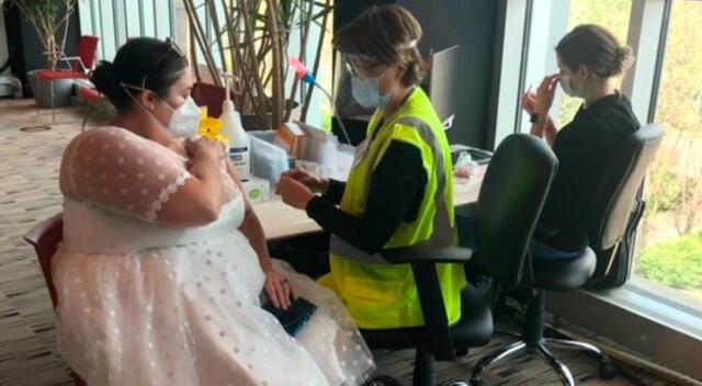 La novia decidió ir a vacunarse contra la COVID-19
