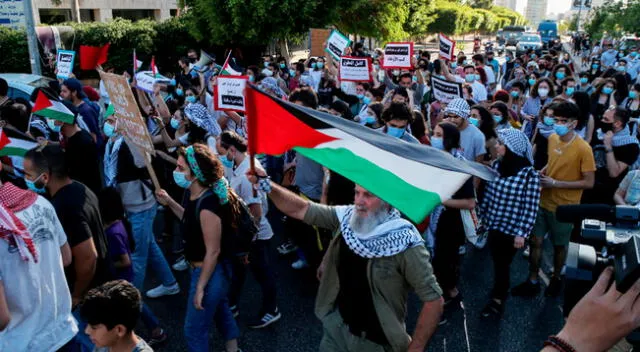 Palestinos protestan ante desalojos que impone Israel.