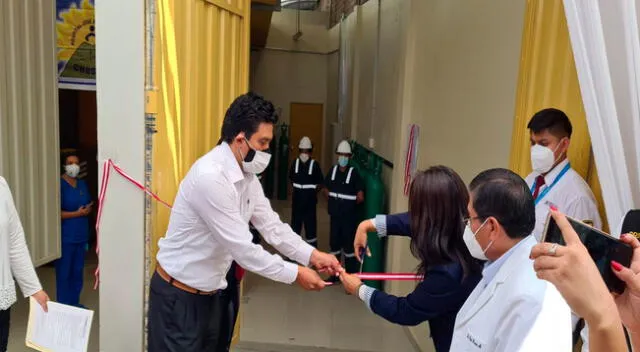 El alcalde de Chosica en plena inauguración