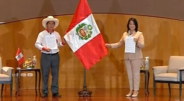 Pedro Castillo y Keiko Fujimori firmaron la 'Proclama Ciudadana' la mañana de este lunes.