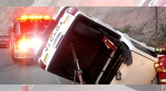 Integrantes de Perú Libre sufren aparatoso accidente en Ayacucho.