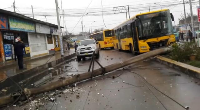 Auto chocó contra unidad de Lima Vías Express en VES.