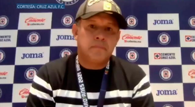 Juan Reynoso se quebró en plena conferencia de prensa.