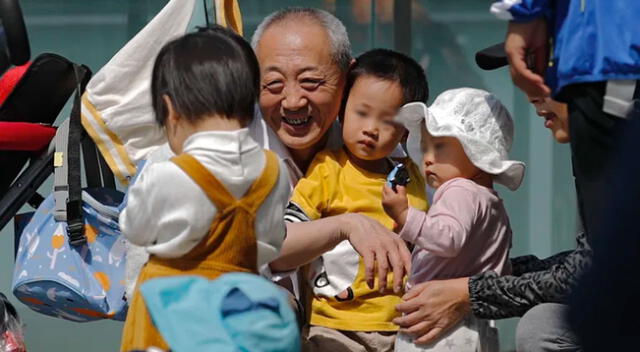 China ha reportado la caída de su tasa de natalidad.