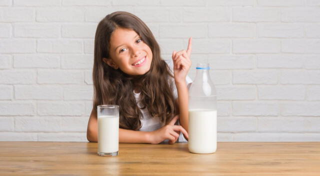 La leche es importante en el crecimiento y desarrollo de los niños.