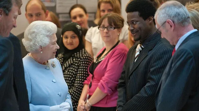 Reino Unido: familia real prohibió a “inmigrantes de color” trabajar en las oficinas del Palacio de Buckingham.