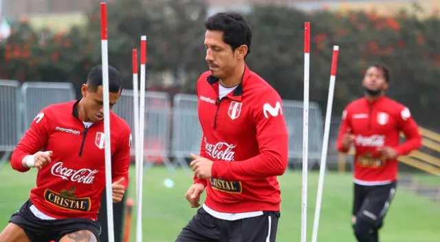 Gianluca Lapadula estuvo en el once inicial en los entrenamientos de este sábado con la selección peruana.