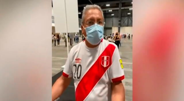 Peruano que lleva la camiseta de Edison Flores no pudo votar en España.