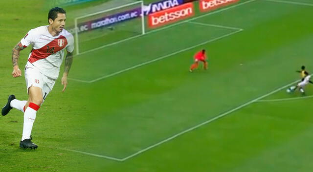 Gianluca Lapadula casi anota su primer gol con la selección peruana.