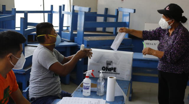 Votos de en tres departamentos del Perú fueron dados al 100 % de actas procesadas.