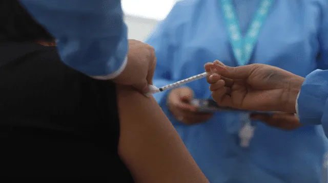 Pacientes oncológicos podrán consultar desde hoy viernes 18 su vacunación contra la COVID-19