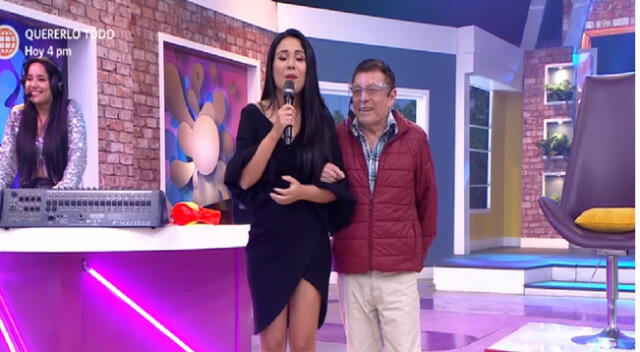 Tula Rodríguez se emociona al ver a su padre en su programa.