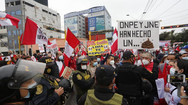 Simpatizantes no pudieron ingresar al Cercado de Lima y querían protestar en el JNE.
