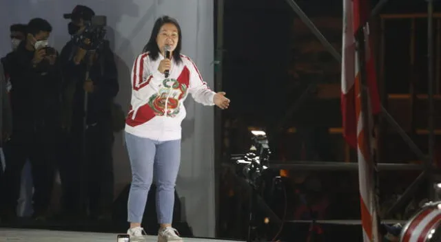 Keiko Fujimori participó en manifestación tras segunda vuelta electoral.