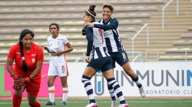 Adriana  Lúcar estuvo imparable le marcó cinco goles a Ayaucho.