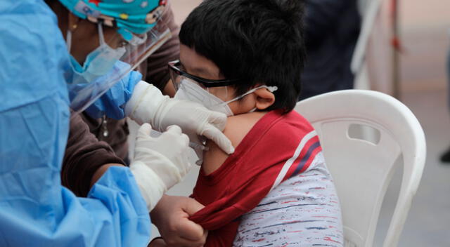 Algunos países ya se encuentran vacunando a niños y adolescentes contra la COVID-19.