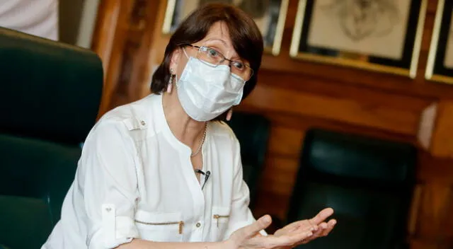 Pilar Mazzetti renunció al Ministerio de Salud tras revelarse el escándalo Vacunagate.