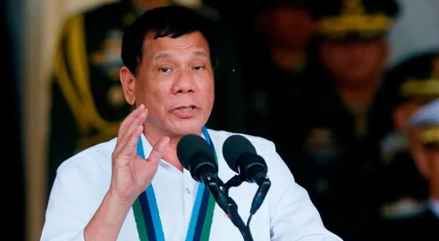 Presidente de Filipinas exhorta a su población en vacunarse contra la COVID-19.