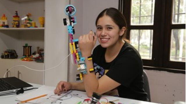 Arantza Méndez tiene 18 años y es campeona y líder en robótica.
