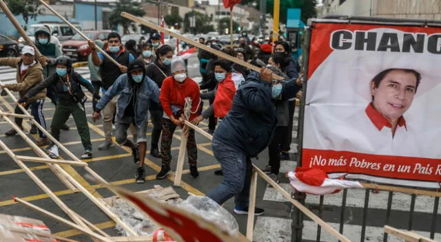 Seguidores de Fuerza Popular irrumpieron en manifestación pacífica de Perú Libre.