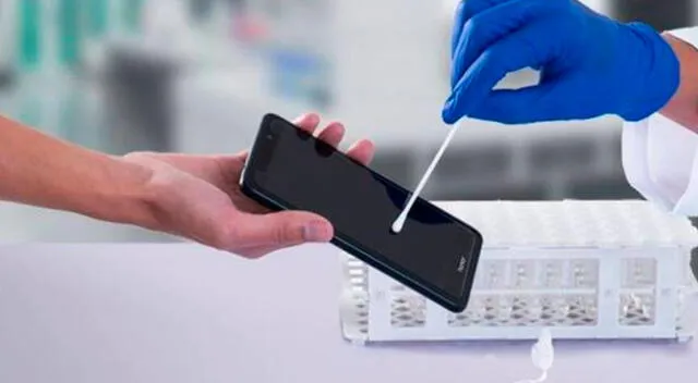 Los científicos descubrieron que las pantallas de los celulares y sus usuarios dieron positivo a COVID-19 mediante el método PoST y la prueba PCR, respectivamente.