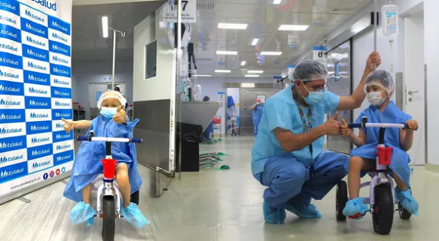 Triciclos en hospital sabogal ayudarán a que los niños lleguen emocionalmente estables al quiarófano.