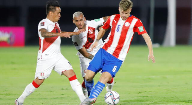 Perú y Paraguay se enfrentan en duro partido por la Copa América 2021.