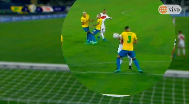 Perú vs. Brasil: la polémica del partido fue en área brasileña.