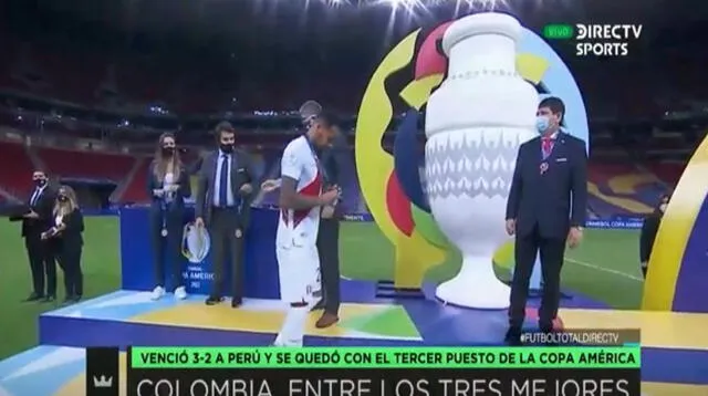Periodistas de DirecTV a la Conmebol por medalla que recibió Perú: “Se ve que compraron de más