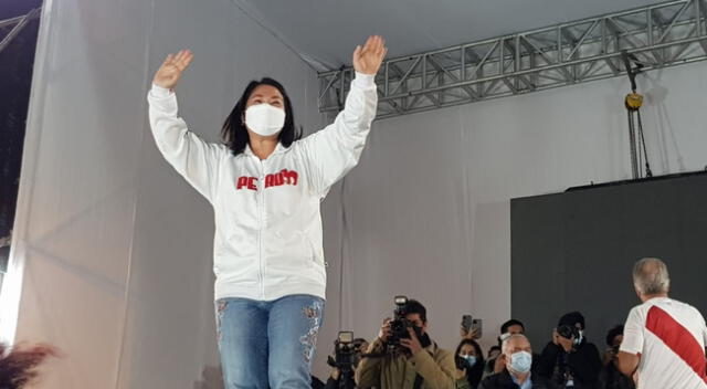 Keiko Fujimori se presentó frente a cientos de personas y volvió a hablar de fraude electoral.