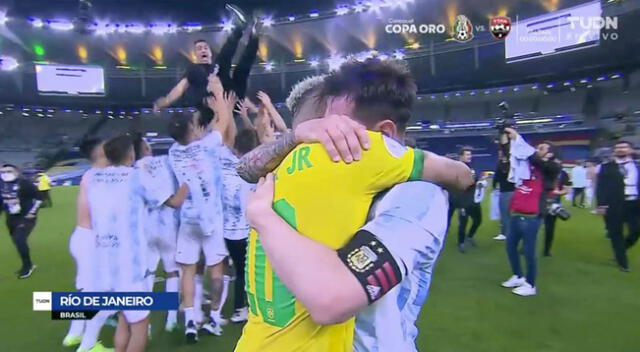 Messi y Neymar se abrazan entre llantos