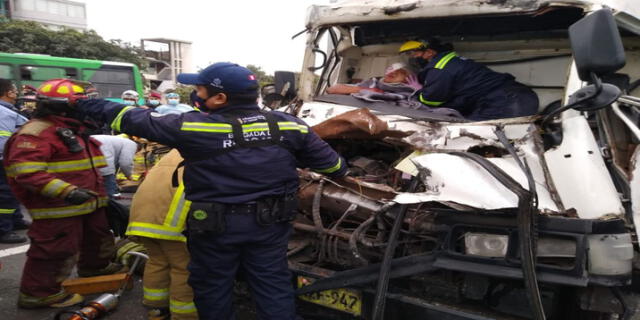 Choque de camiones dejó dos heridos en Panamericana Sur
