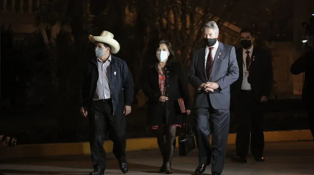 Pedro Castillo, Dina Boluarte y Francisco Sagasti salieron de Palacio de Gobierno al término de su reunión.