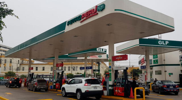 Solo algunos grifos como el de Petroperú, ubicado en el  cruce de las avenidas Brasil y 28 de Julio, en el Cercado de Lima, el precio descendió a S/ 1.99 por litro.