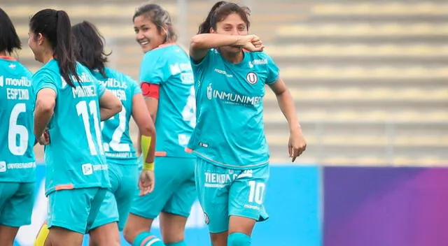 Geraldine Cisneros celebra su segundo gol en la goleada  14-0 UTC .