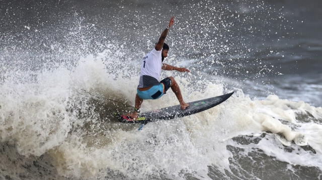 Todo Brasil  celebra Italo Ferreira, primer campeón olímpico en surf.