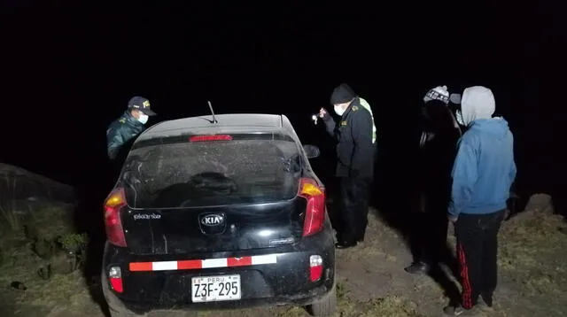 Vehículo de efectivo policial fue encontrado en un descampado