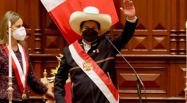 Pedro Castillo juramentó como nuevo presidente constitucional en el Bicentenario del Perú.