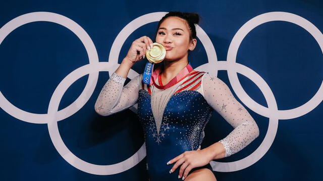 Sunisa Lee gana medalla de oro en gimnasia artística en los Juegos Olímpicos de Tokio 2020.