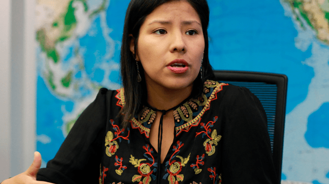Indira Huilca estalló contra usuaria que criticó el traje de Castillo.