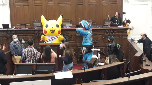 Aparece ‘Pikachu’ en pleno Congreso chileno mientras se debatía nueva reforma constitucional.