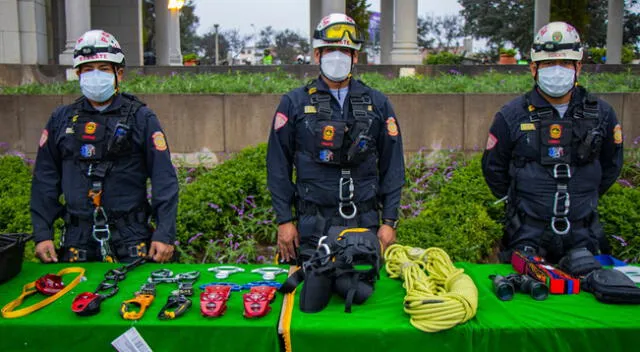 PNP realizó exhibición en Circuito Mágico del Agua