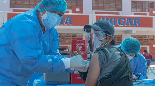 Vacunación de jóvenes en Tacna