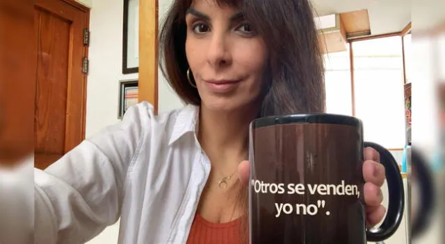 Usuarios trolean a Carla García por divertida taza.