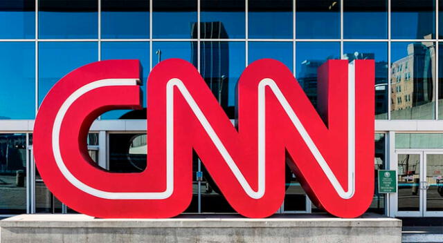 El gigante de noticias CNN despidió a tres de sus empleados por no vacunarse.