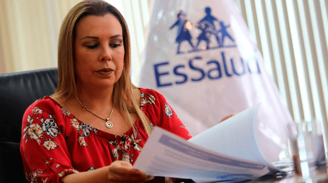 Fiorella Molinelli dejó su cargo como presidenta de EsSalud tras polémicas declaraciones.