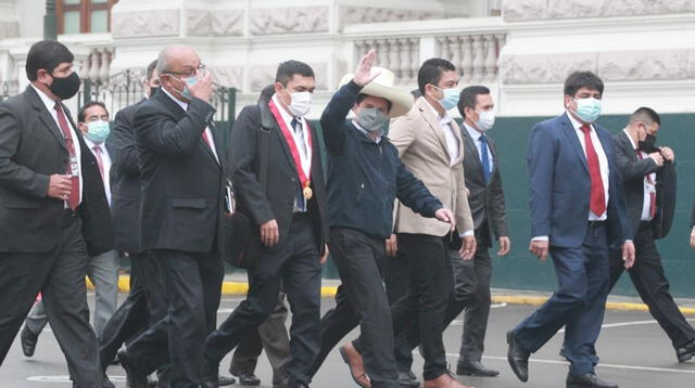 Pedro Castillo fue insultado mientras se dirigía al Congreso de la República. Foto: Carlos Félix/GLR