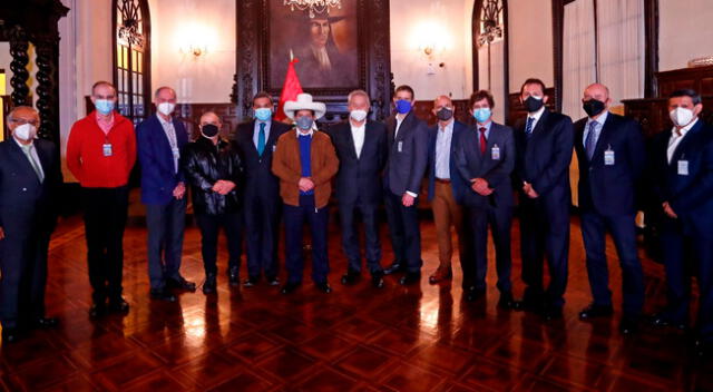 Presidente Pedro Castillo se reunió con los directores de los principales medios de comunicación.