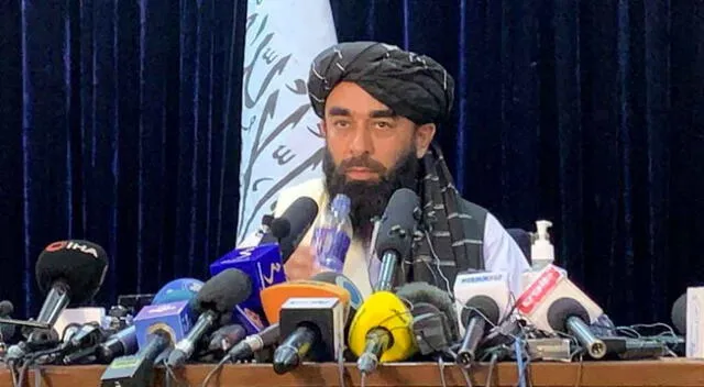 Representante de los talibanes concedió una rueda de prensa este martes en Kabul.