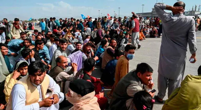 Afganistán: Talibanes aseguran que respetarán los derechos humanos, pero afganos prefieren huir del país.